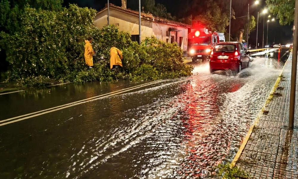 Μεγάλες καταστροφές σε Βόλο και Εύβοια: ''Βροχή'' τα μηνύματα του 112 στην Εύβοια, σε Ασμήνι, Πευκί, Αρτεμίσιο και Γούβες (Βίντεο)